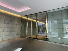 オフィスビル出入口