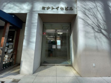 オフィスビル出入口