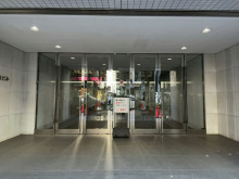 オフィスビル出入口