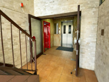 オフィスビル出入口