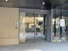 オフィスビル出入口