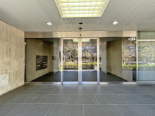 オフィスビル出入口