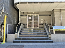 オフィスビル出入口