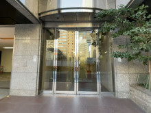 オフィスビル出入口