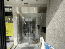 オフィスビル出入口