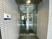 オフィスビル出入口