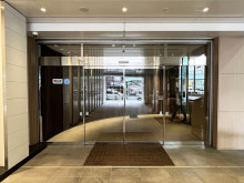 オフィスビル出入口