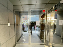 オフィスビル出入口