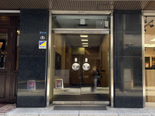 オフィスビル出入口