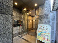 オフィスビル出入口