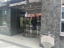 オフィスビル出入口