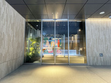 オフィスビル出入口