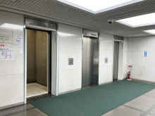 エレベーター(3基)