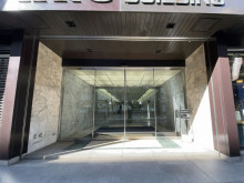 オフィスビル出入口