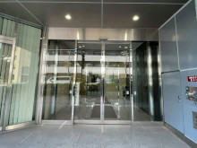 オフィスビル出入口