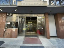 オフィスビル出入口