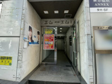 オフィスビル出入口