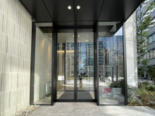 オフィスビル出入口