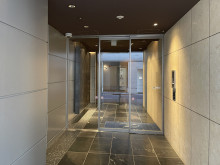 オフィスビル出入口