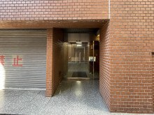 オフィスビル出入口