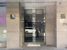 オフィスビル出入口