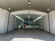 オフィスビル出入口