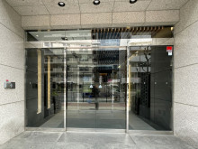 オフィスビル出入口