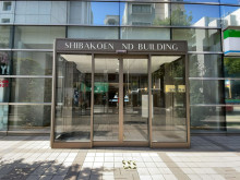 オフィスビル出入口