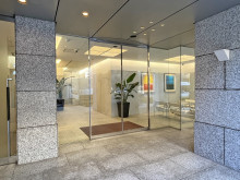 オフィスビル出入口