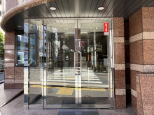 オフィスビル出入口