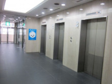 エレベーター(3基)