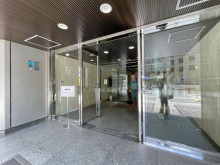 オフィスビル出入口