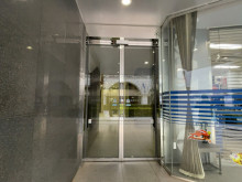 オフィスビル出入口