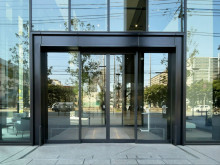 オフィスビル出入口