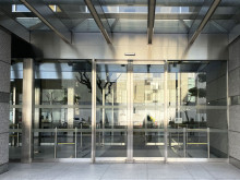 オフィスビル出入口