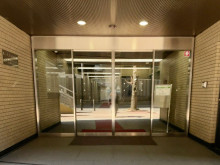 オフィスビル出入口