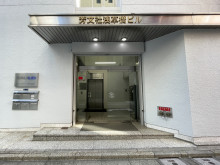 オフィスビル出入口