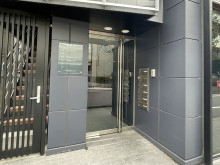 オフィスビル出入口