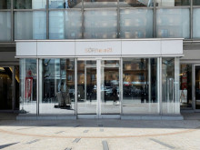 オフィスビル出入口