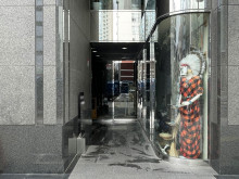 オフィスビル出入口