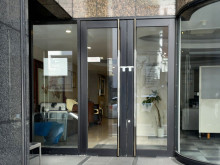 オフィスビル出入口