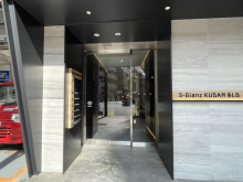 オフィスビル出入口