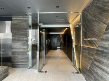 オフィスビル出入口