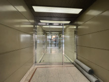 オフィスビル出入口