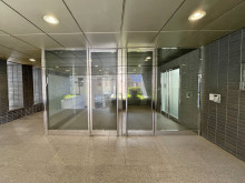 オフィスビル出入口