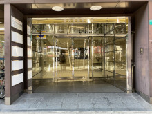 オフィスビル出入口