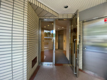 オフィスビル出入口