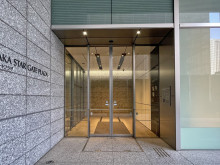 オフィスビル出入口