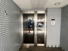 オフィスビル出入口