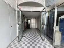 オフィスビル出入口